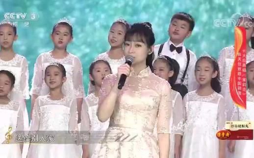 雅典奥运会闭幕式8分钟唱《茉莉花》的那个小女孩子是谁？北京奥运会小女孩演唱