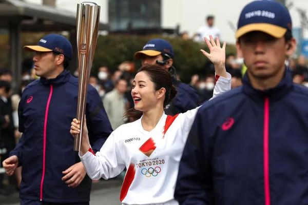 亚运第一棒火炬手是谁？日本奥运会女火炬手