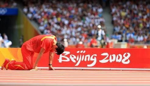 08年奥运会刘翔为什么退赛（伦敦奥运会刘翔退赛）