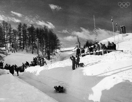 1922年哪个人在奥地利举办了高山滑雪学校（1868奥运会）