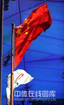 2008奥运会五星红旗谁唱的（奥运会没国旗）